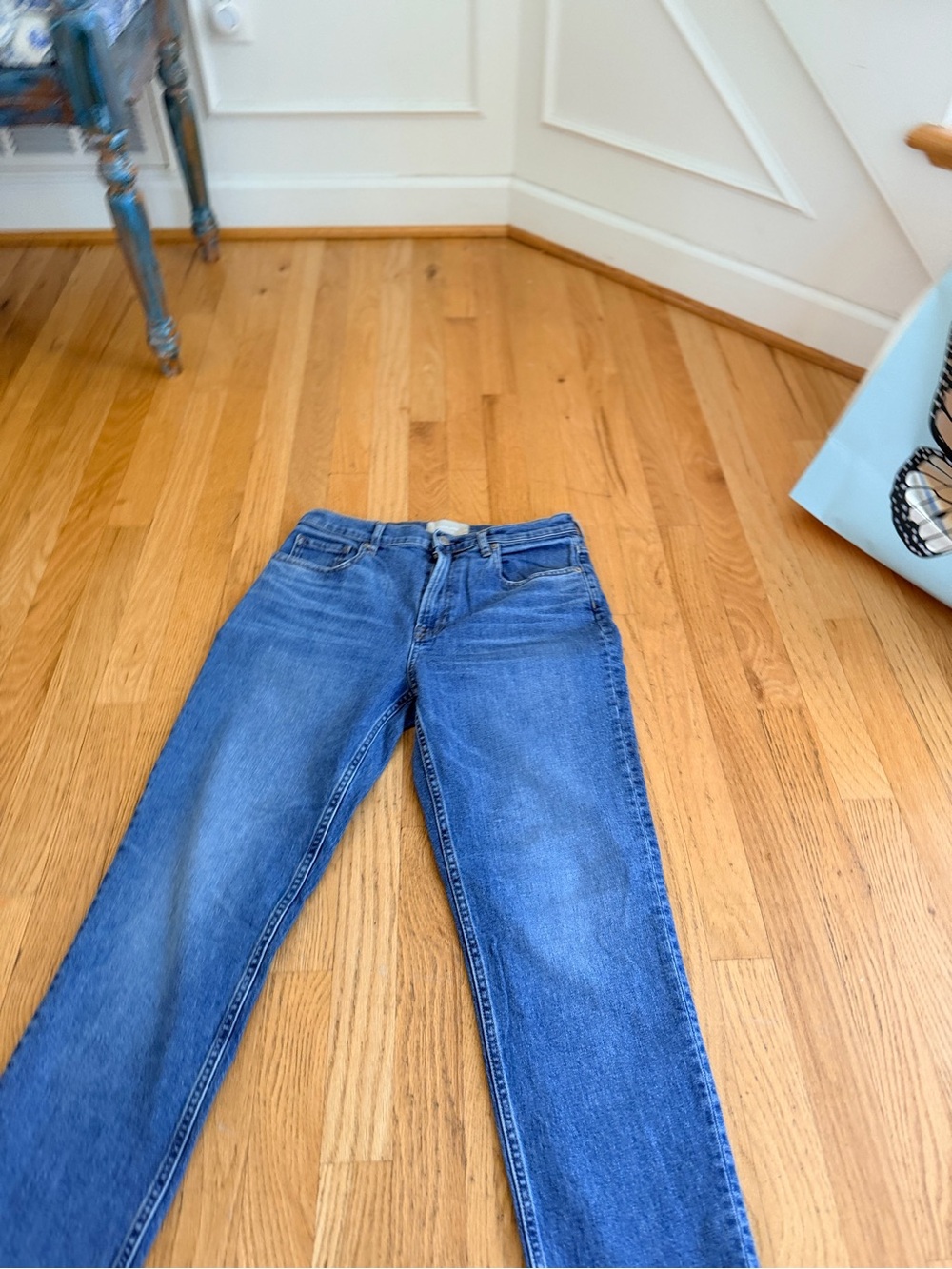 Ladies Size 8 "Everlane" Straight-Leg Jeans in Blue Denim GUC